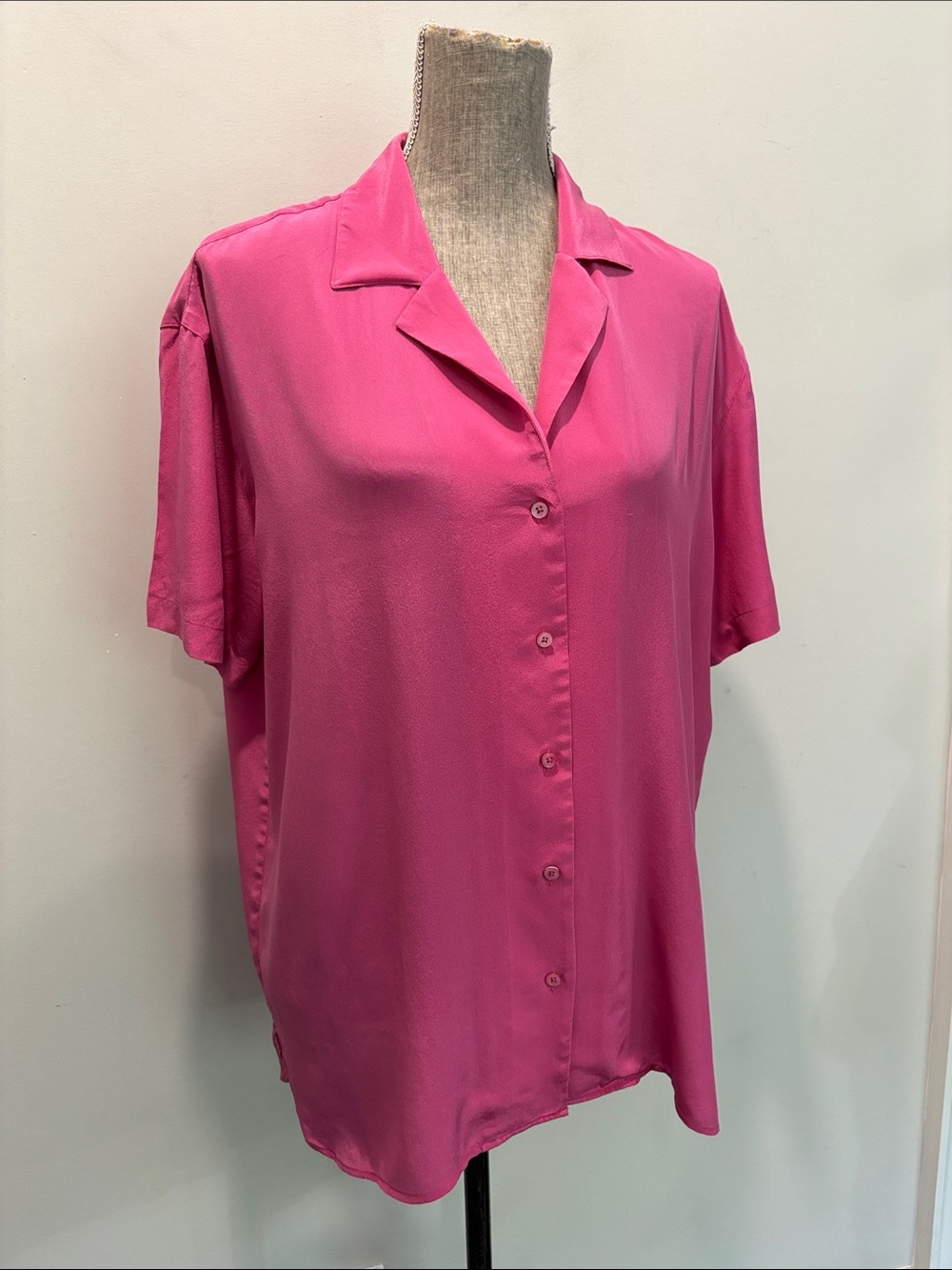 Aritzia Babaton Hot Pink Silk Button-Down Blouse Short Sleeve Medium - Picture 3 of 13
